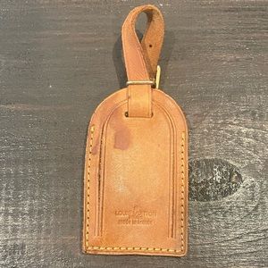 Louis Vuitton. Luggage Tag